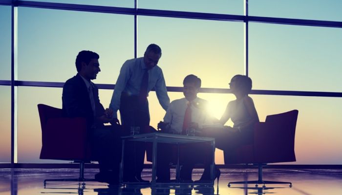 Зміна засновників ТОВ : вихід засновника, продаж корпоративних прав